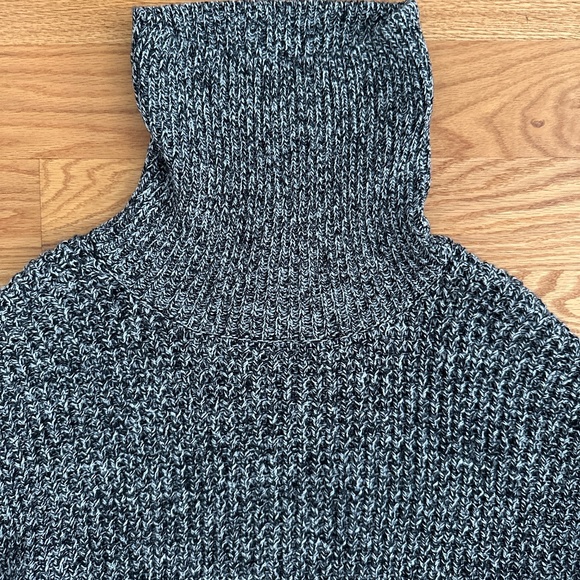 H&M Divided Long Turtleneck Sweater (M) - Picture 8 of 10